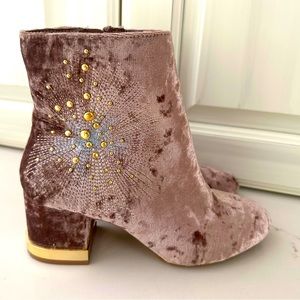 Crushed Velvet Booties, Gold Embellishments, Sz 6.5, Exc. Cond.